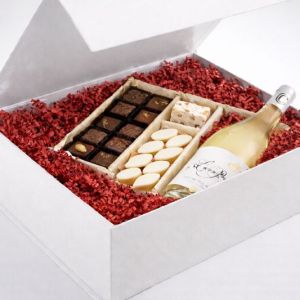 Coffret de la saint valentin, vin blanc l'Amoureuse, chocolats 20pcs, calissons 110g, barre de nougat 100g